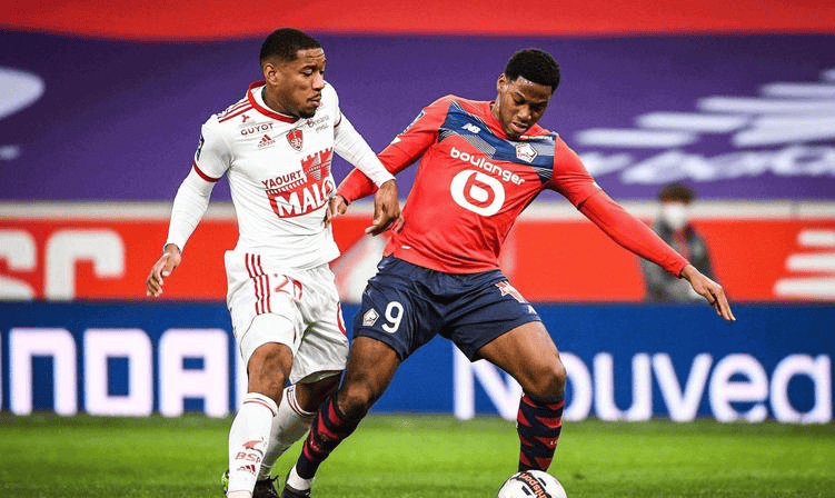 他在关键时 他在关键时